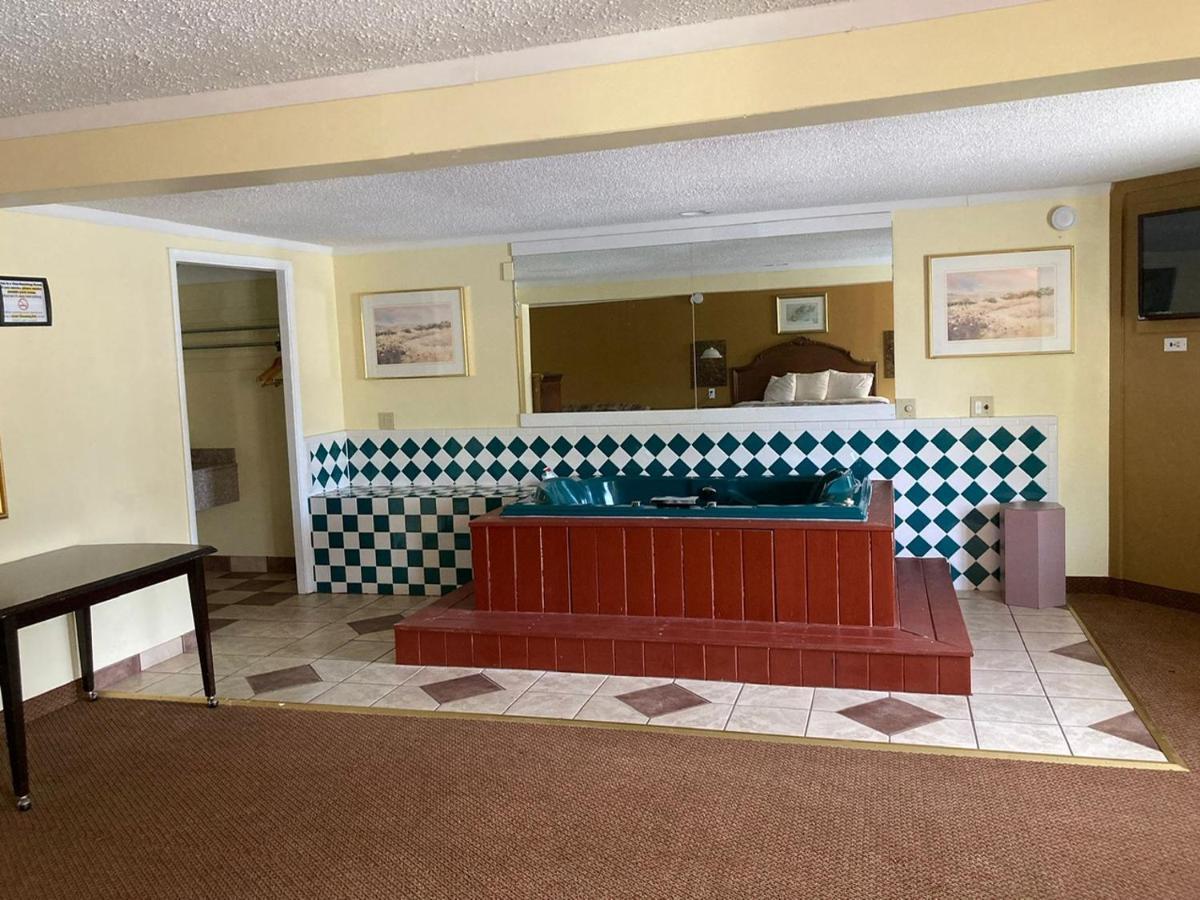 Rodeway Inn & Suites Saginaw Kültér fotó