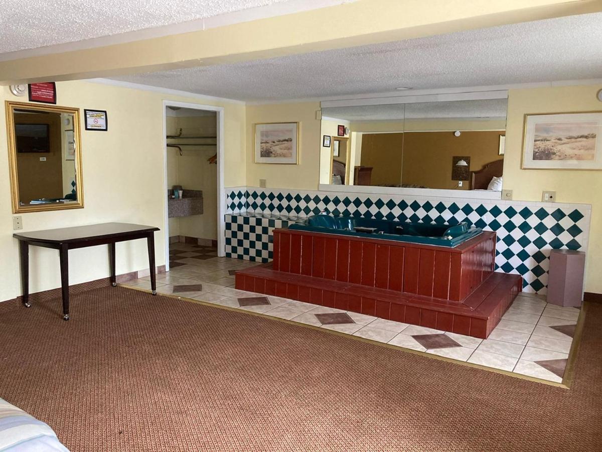Rodeway Inn & Suites Saginaw Kültér fotó