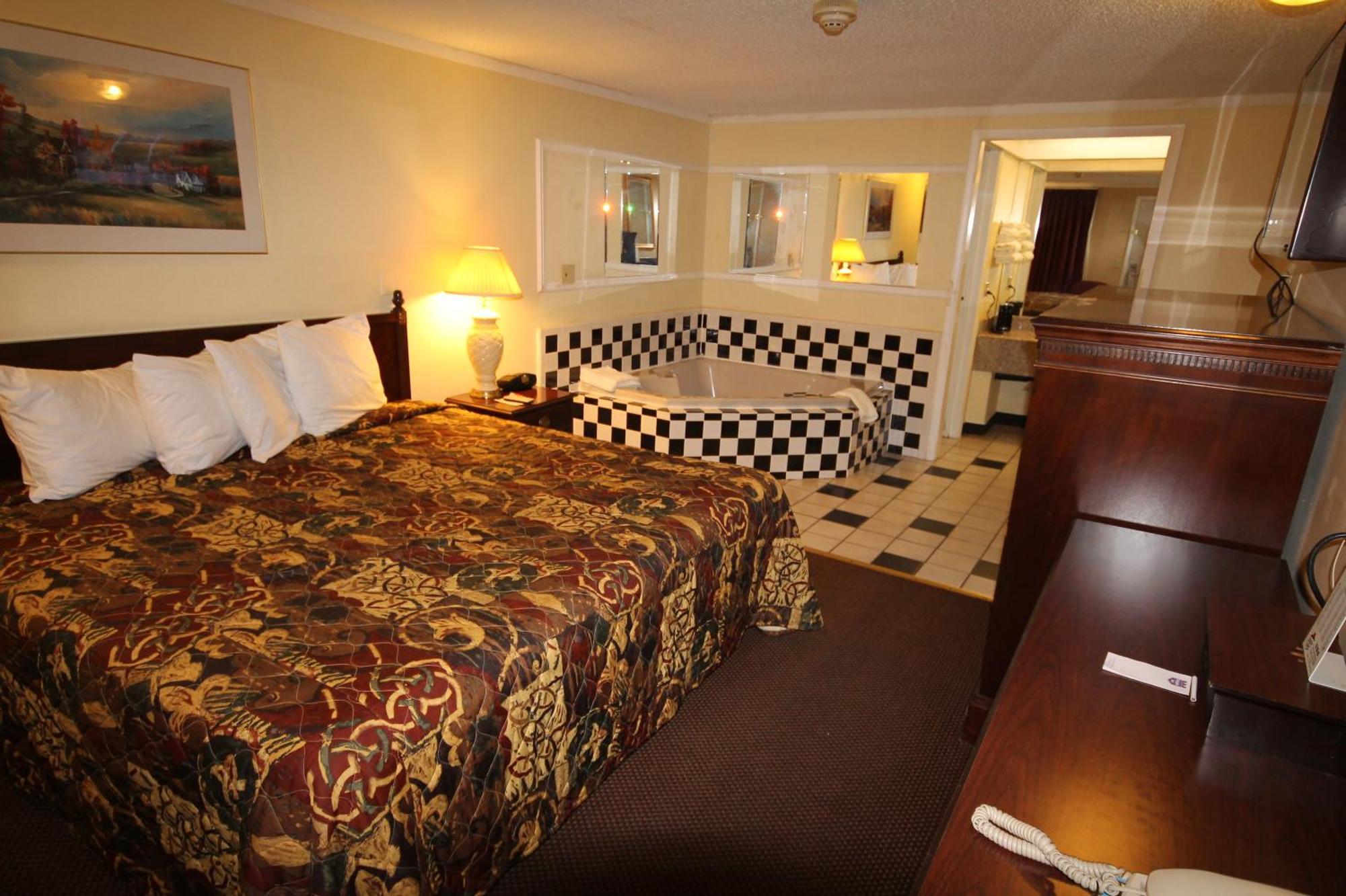 Rodeway Inn & Suites Saginaw Szoba fotó