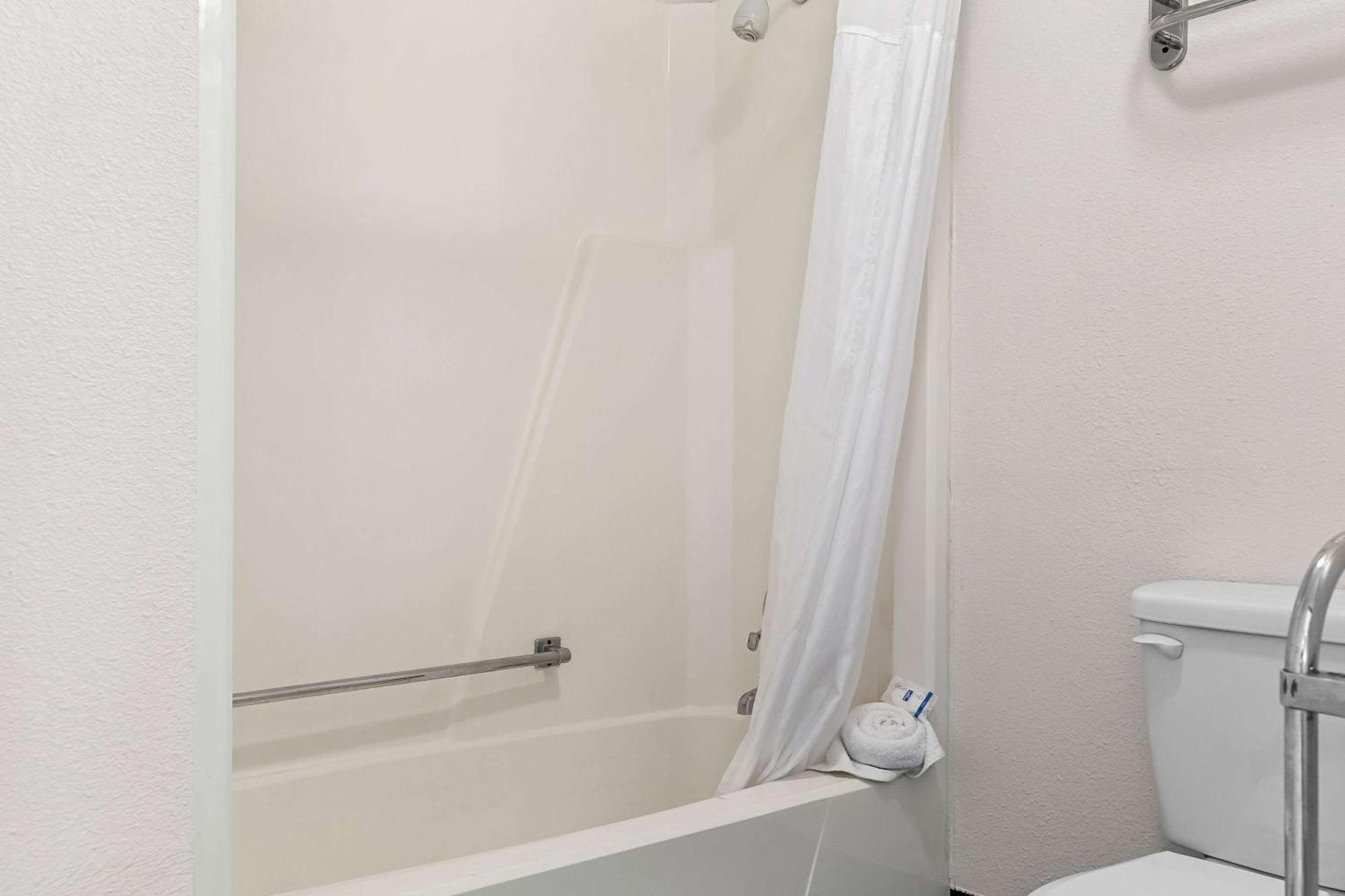 Rodeway Inn & Suites Saginaw Kültér fotó